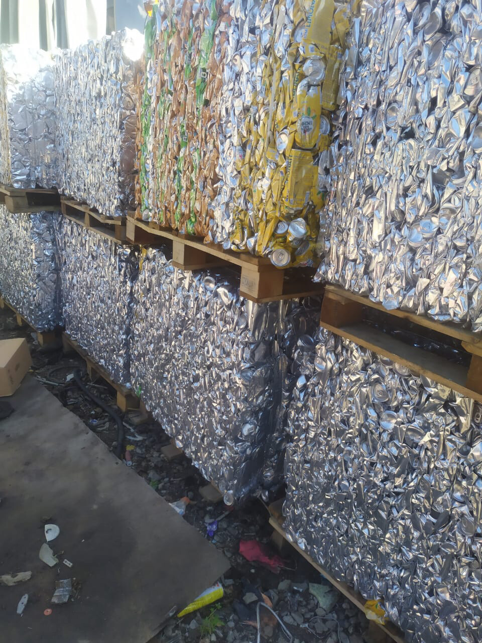 Clean and paint-free aluminum can scraps