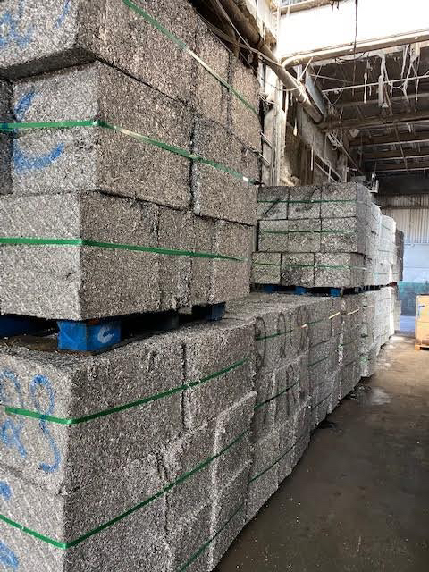 Compressed aluminum briquettes